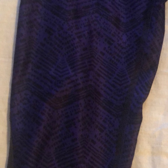 Nike DryFit Capri Leggings - Picture 2 of 3